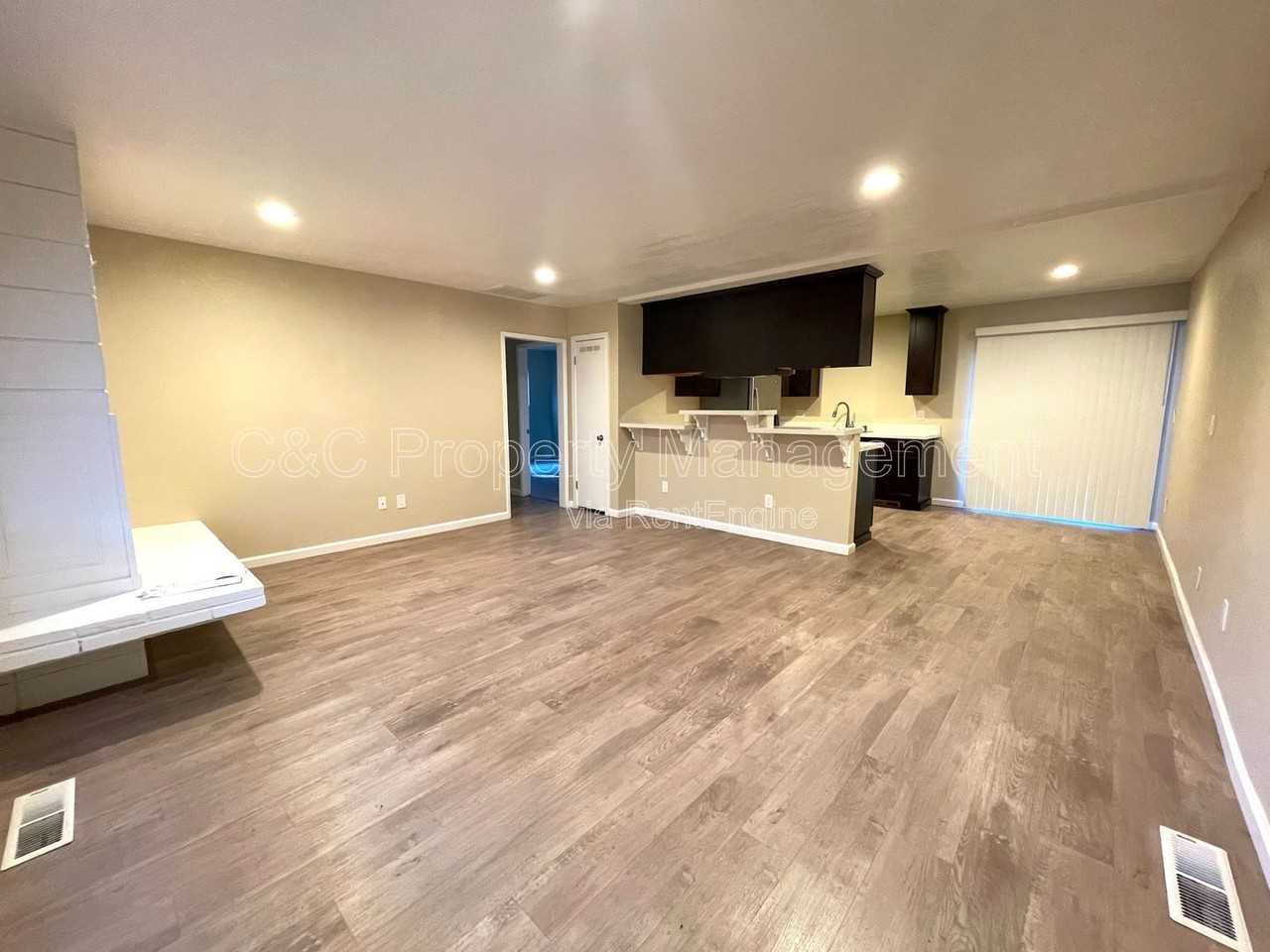 802 Sunset Dr #B - Photo 2 of 8