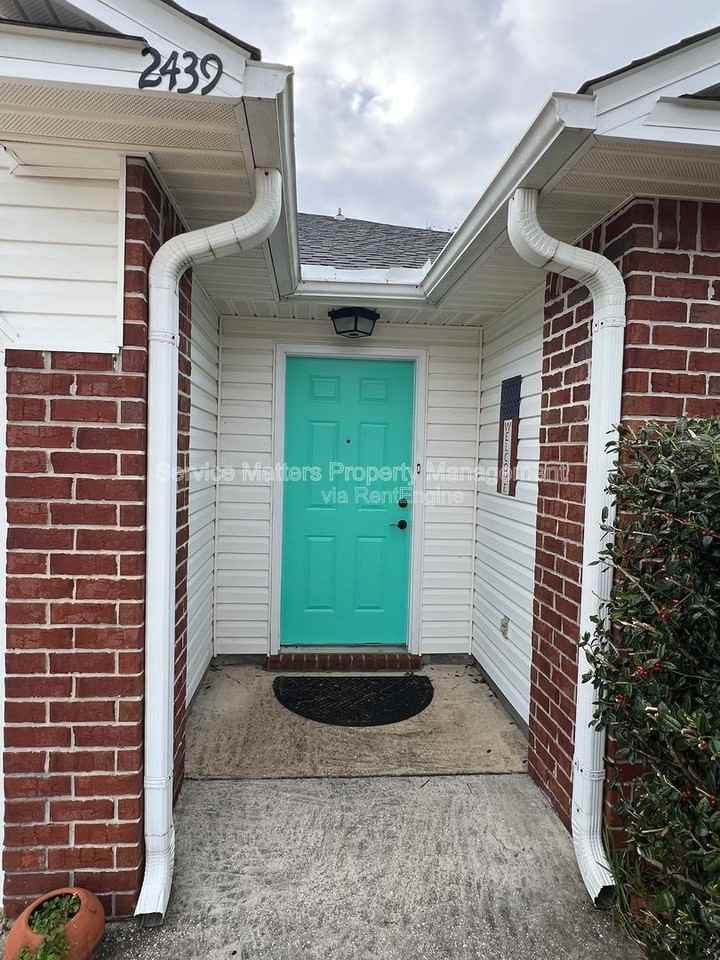 2439 Redoubt Ave - Photo 3 of 19