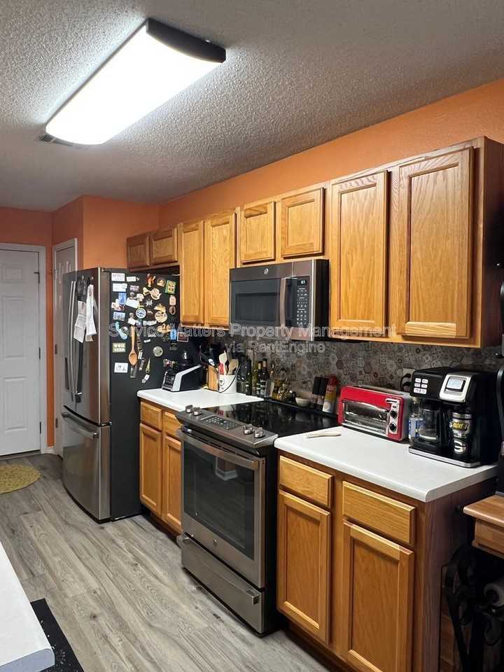 2439 Redoubt Ave - Photo 7 of 19