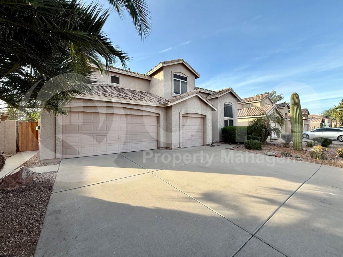 1920 S Saddle St - Photo 2 of 38