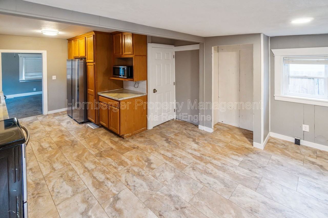 410 E 8th Ave - Photo 3 of 20