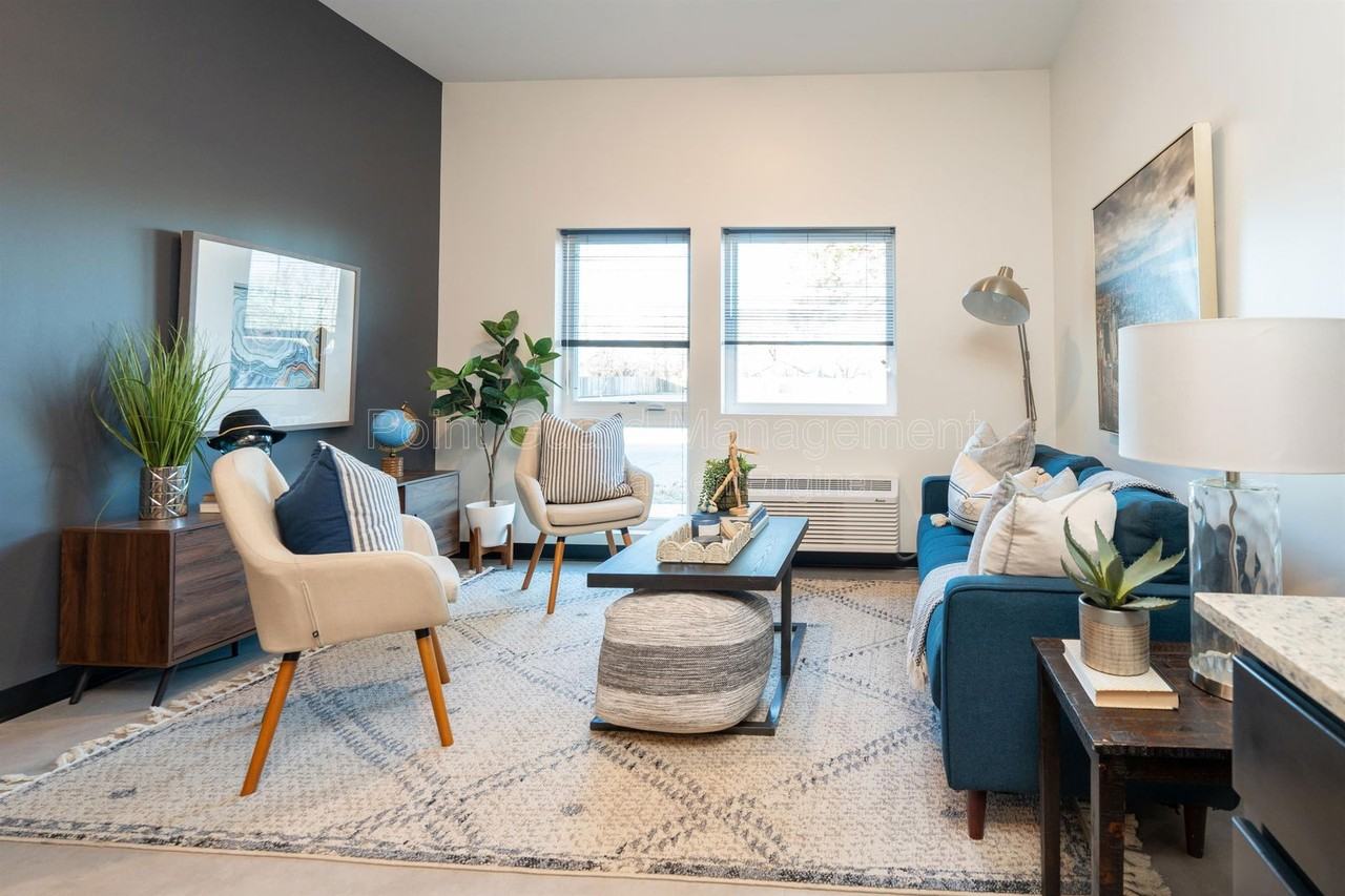 1728 Fairmount St #211