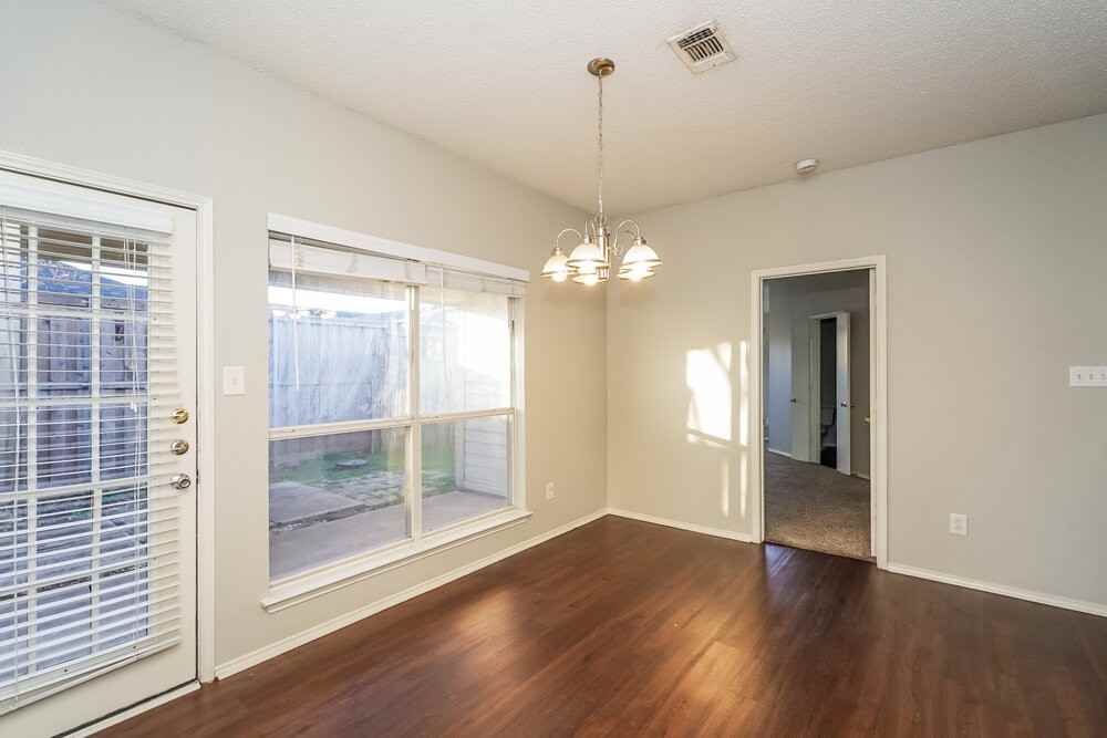 903 Crestwood Dr - Photo 6 of 16