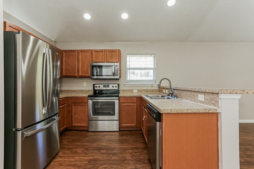 10975 Campus Heights Ln - Photo 7 of 16