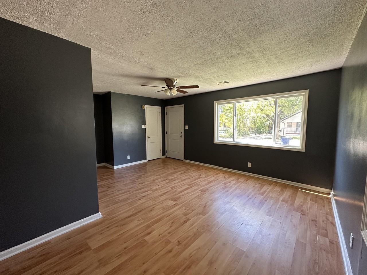 1332 N Erie Ave - Photo 3 of 31