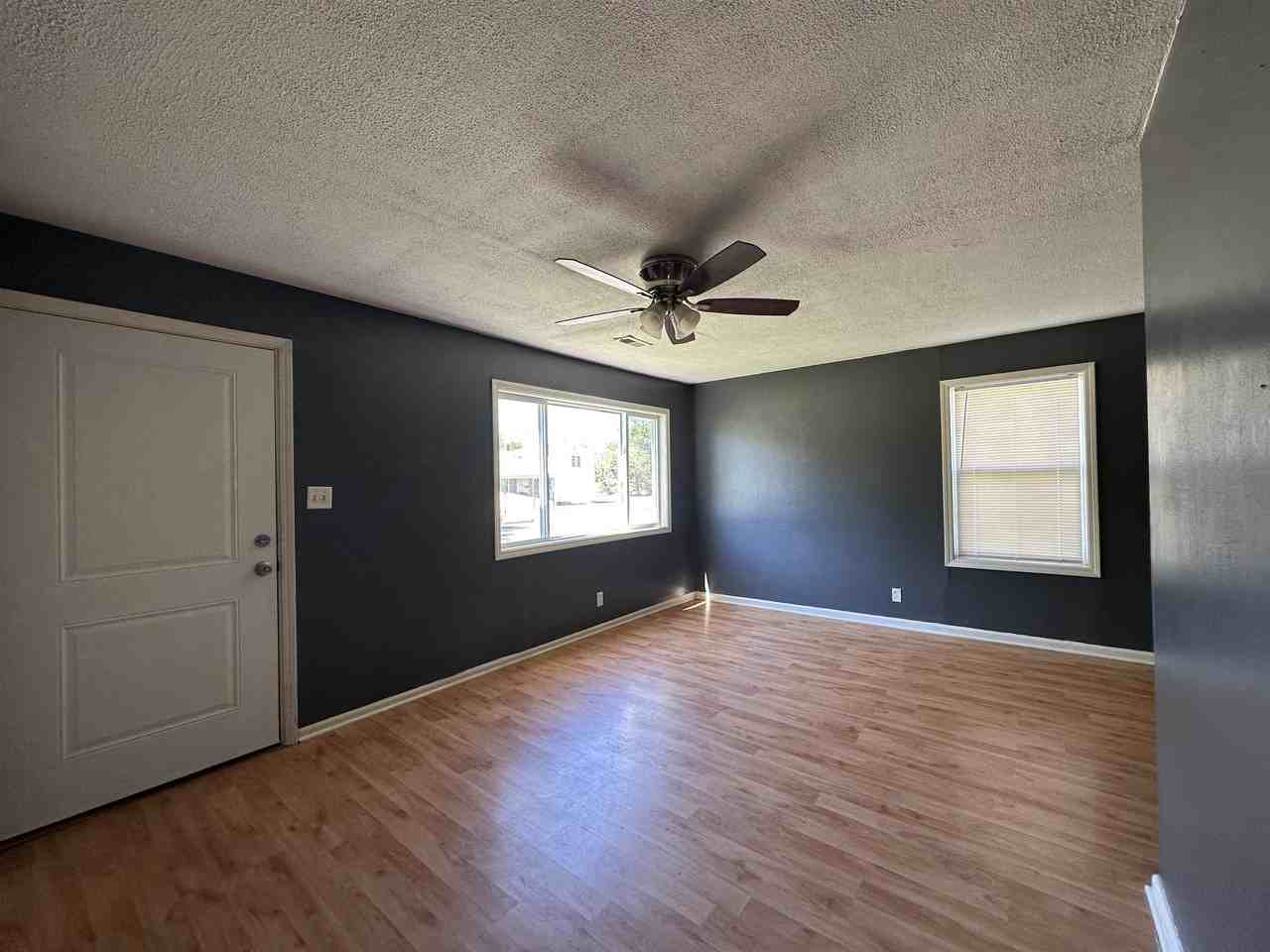 1332 N Erie Ave - Photo 3 of 31