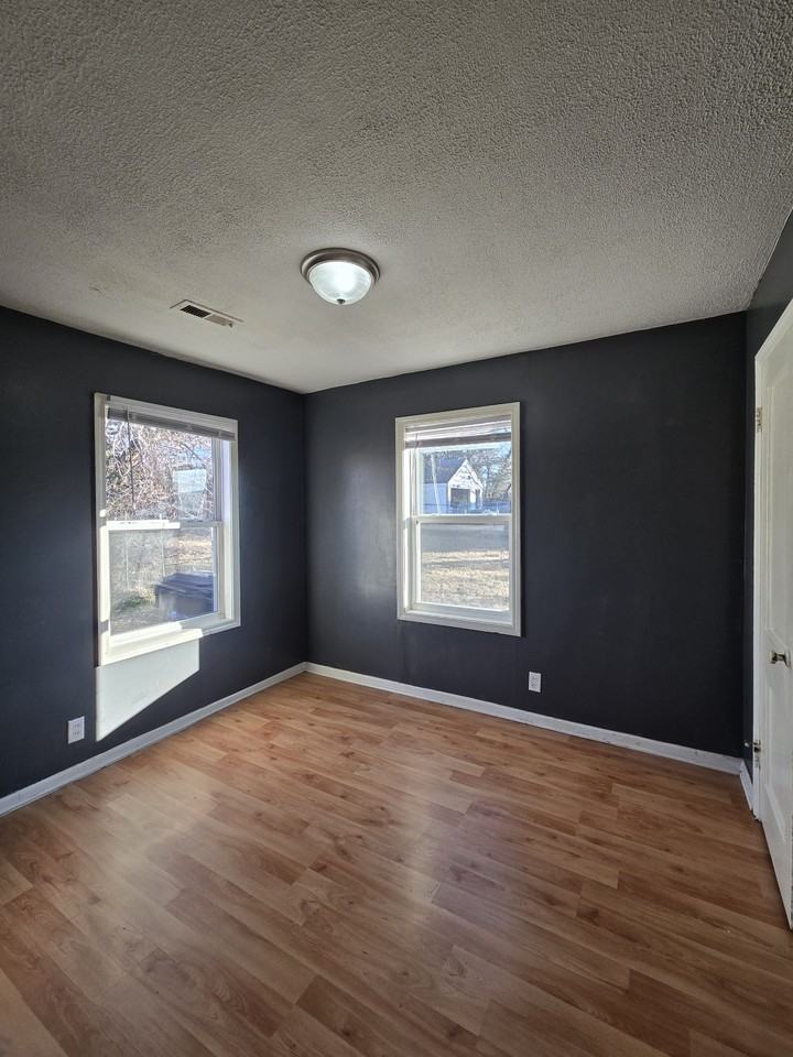 1332 N Erie Ave - Photo 5 of 31