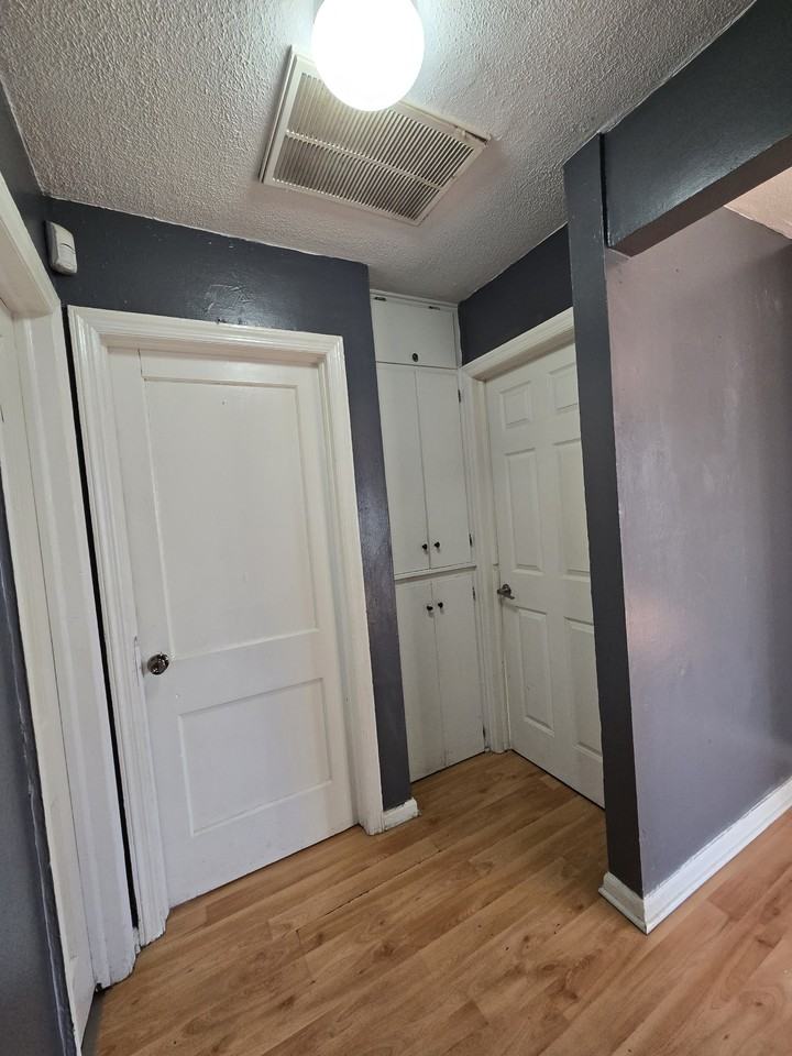 1332 N Erie Ave - Photo 2 of 31