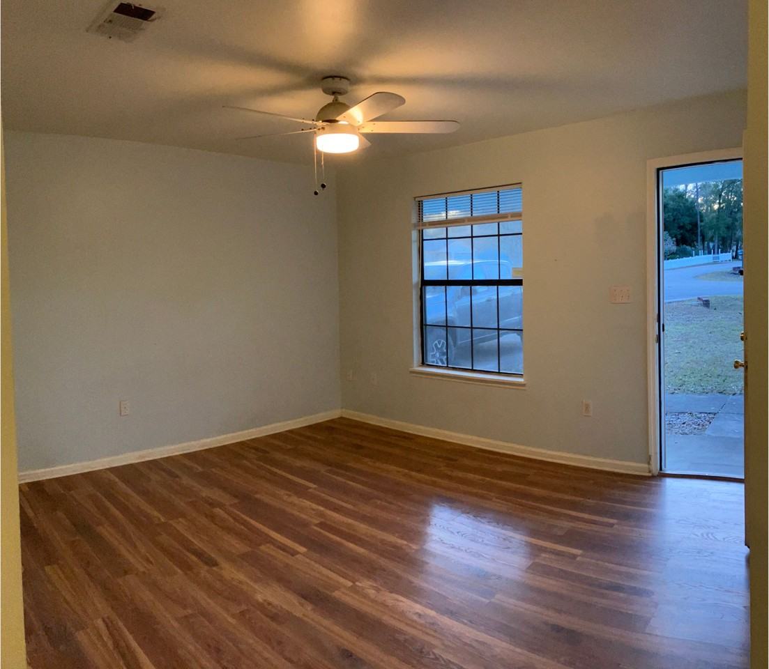 2212 Hickory Ct - Photo 2 of 15