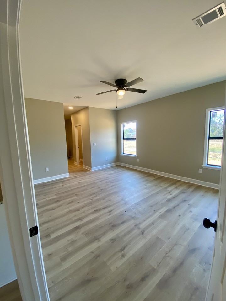 230 Sylvan Rd - Photo 4 of 17