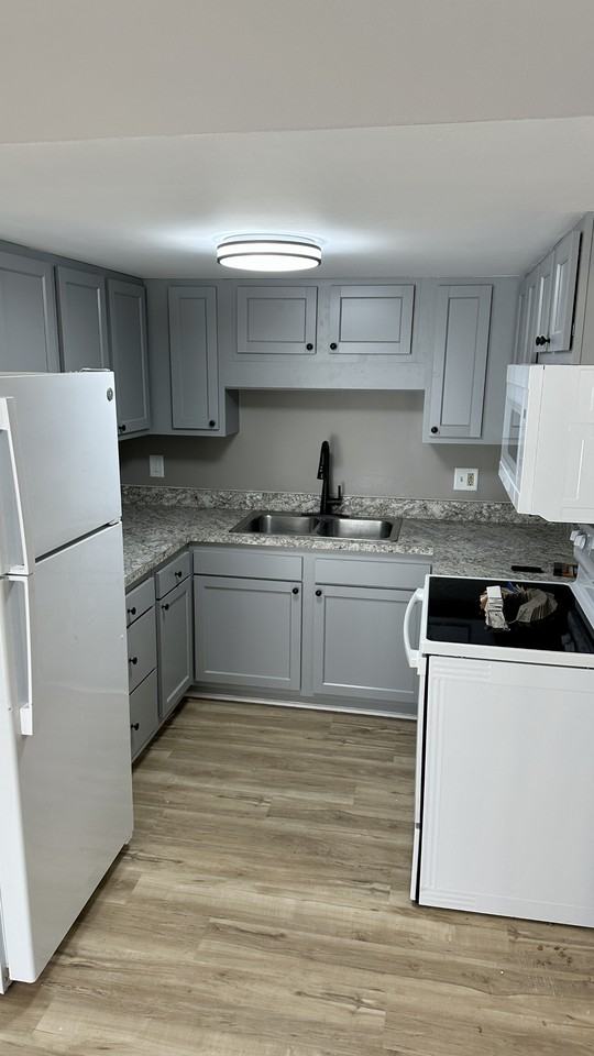 530 528/530 W 30th St #530 - Photo 3 of 15