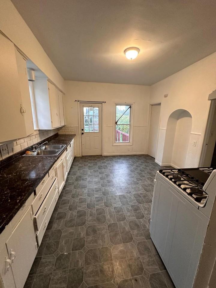 524 E Central Ave - Photo 4 of 6