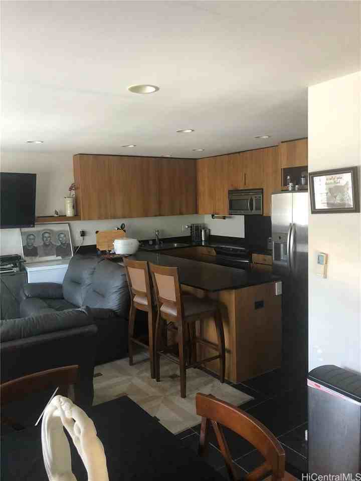 1032 Spencer St #A - Photo 2 of 10