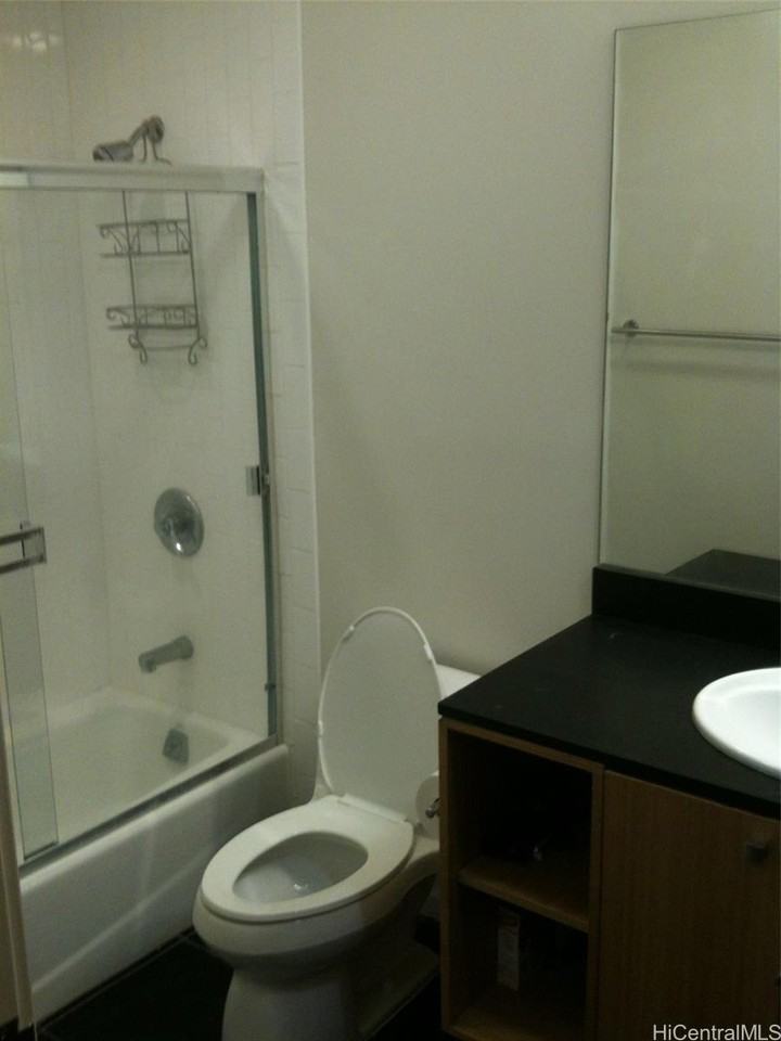 1032 Spencer St #A - Photo 3 of 10