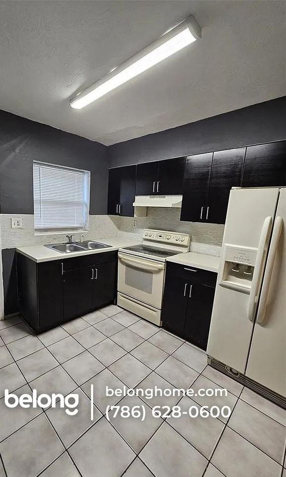 1439 Nw 8th Ave - Photo 2 of 17