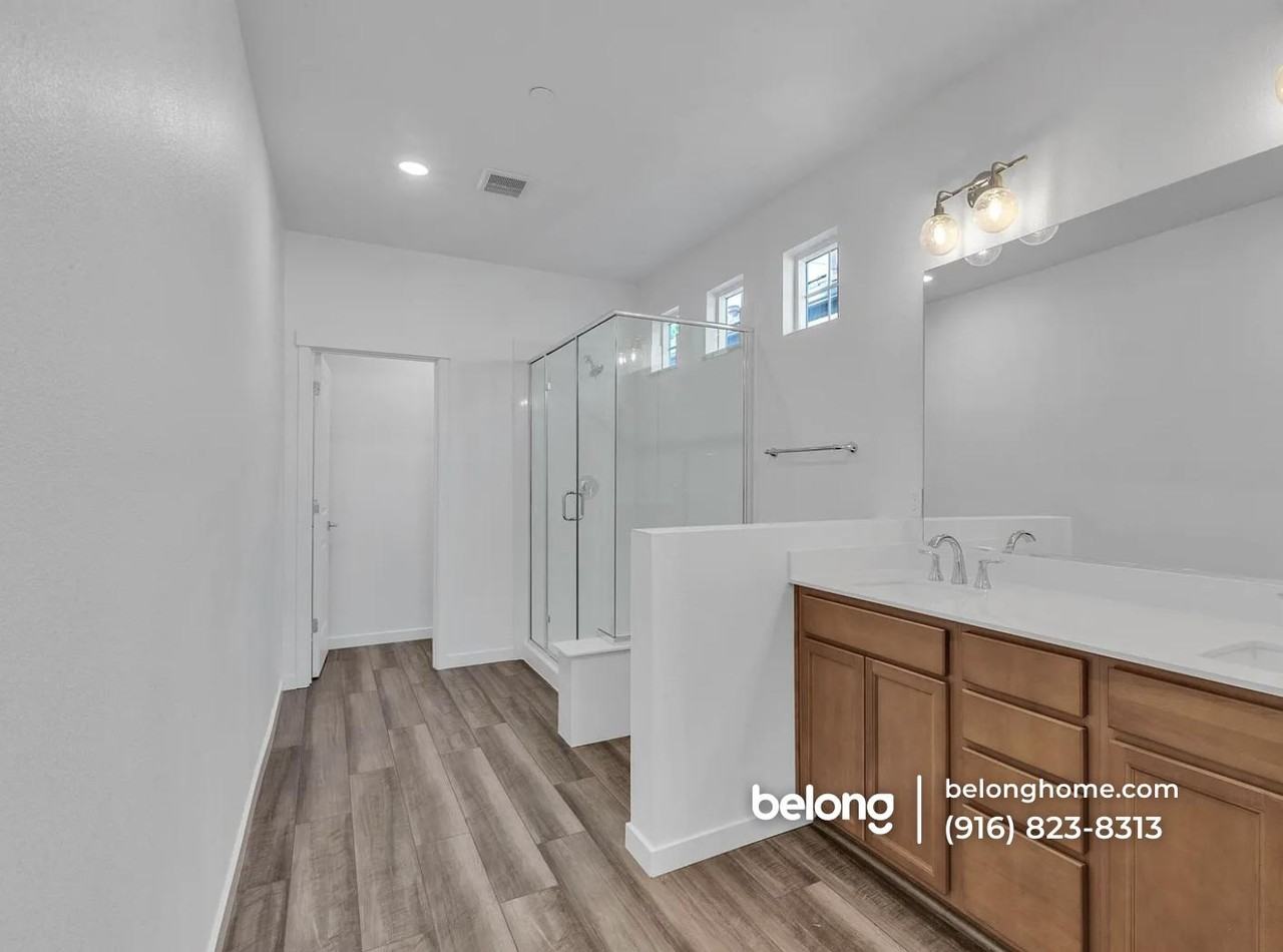 305 Cinema St - Photo 4 of 19