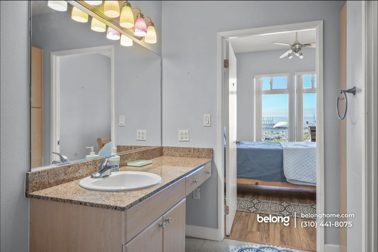 488 E Ocean Blvd #910 - Photo 2 of 15