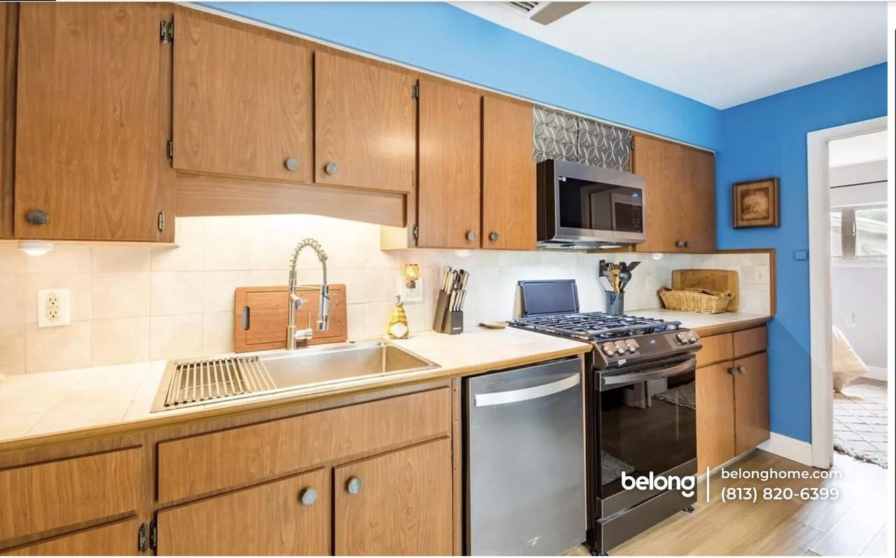 4111 1/2 Haines Rd N - Photo 7 of 10