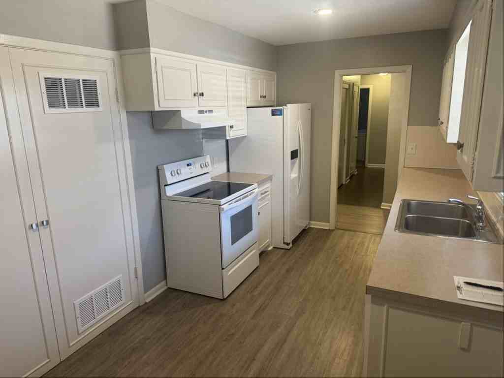 6318 E Oneida Ave - Photo 2 of 16