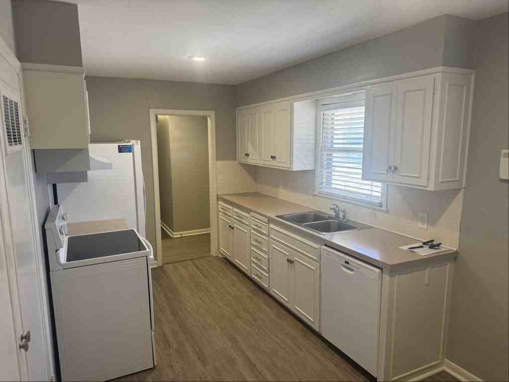 6318 E Oneida Ave - Photo 3 of 16