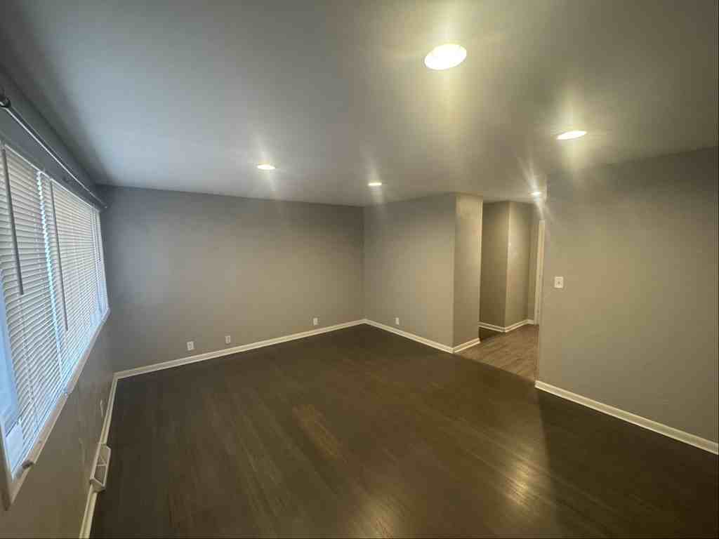 6318 E Oneida Ave - Photo 4 of 16