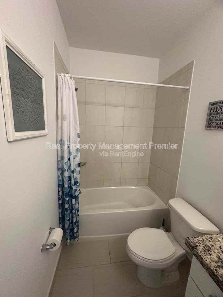 11718 SW Court #13 - Photo 5 of 10