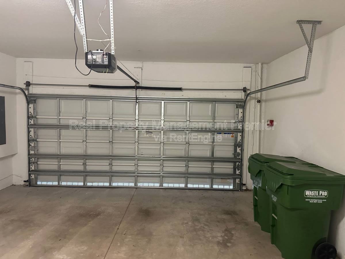 11718 SW Court #13 - Photo 6 of 10