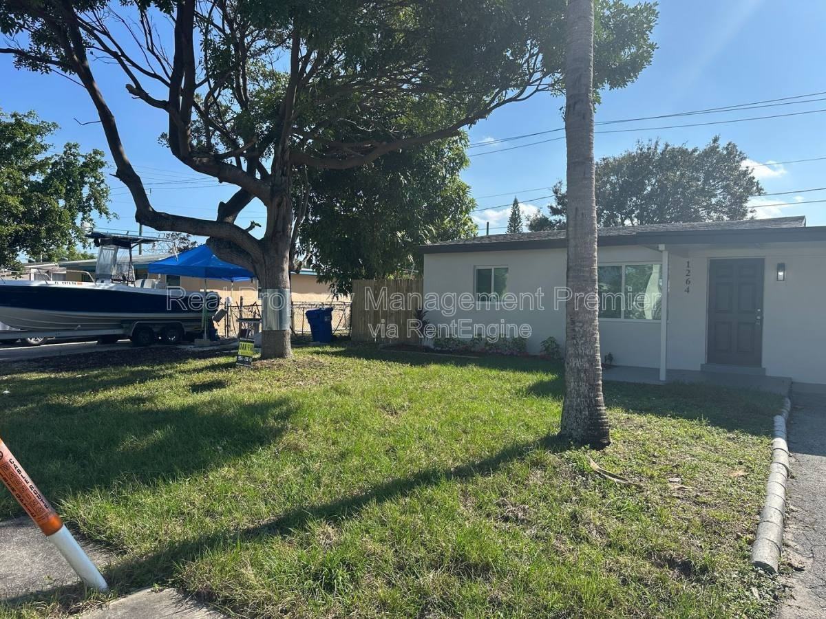 1264 NE Court #25 - Photo 2 of 10