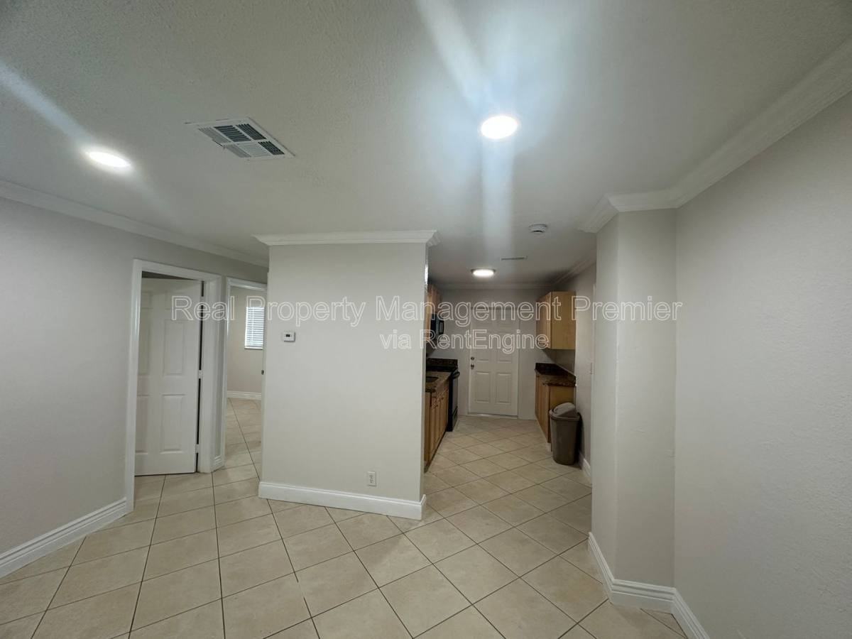 1264 NE Court #25 - Photo 3 of 10