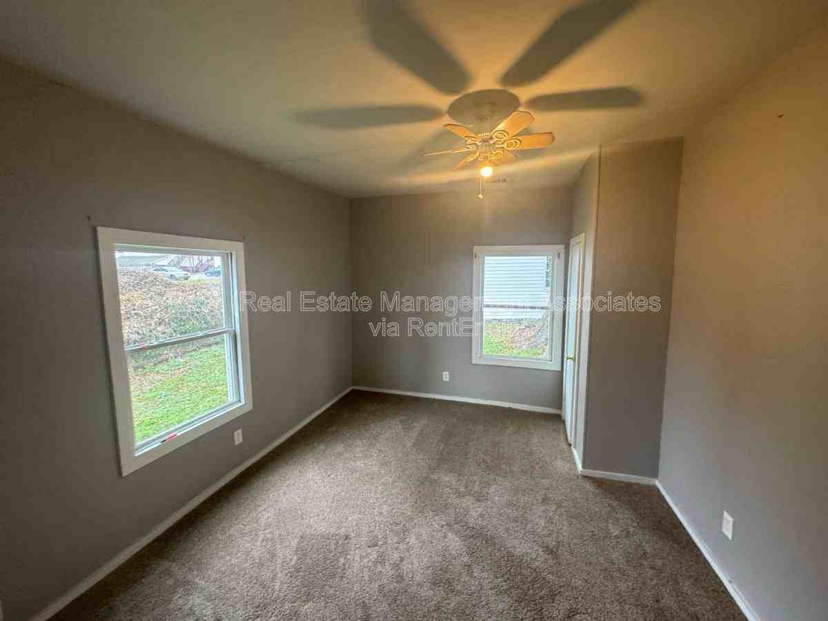 331 331 W College Dr - Photo 6 of 7