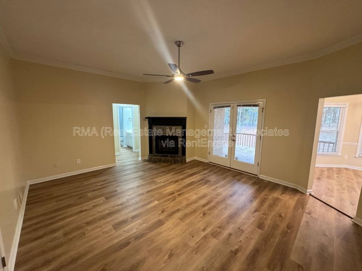 129 Wagon Wheel Cir - Photo 2 of 10