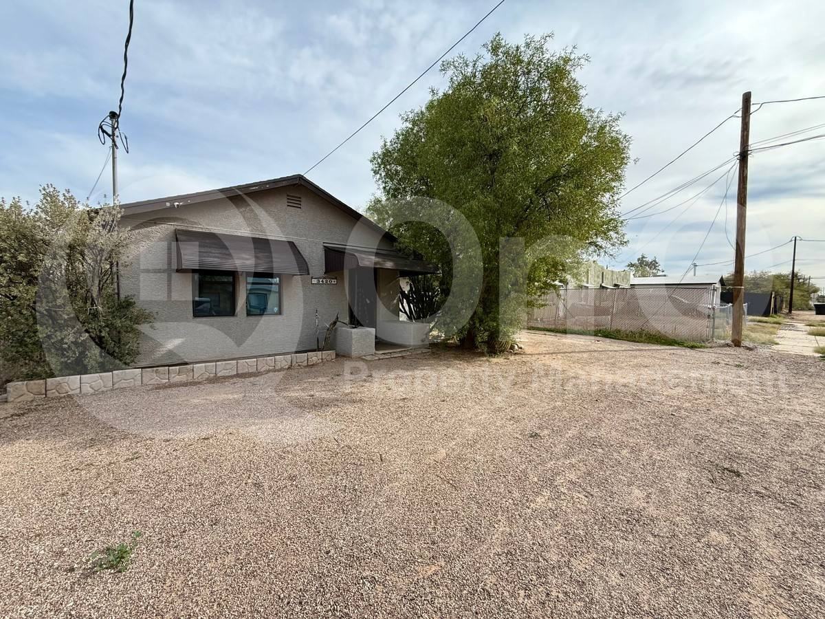 3420 N Los Altos Ave - Photo 2 of 10