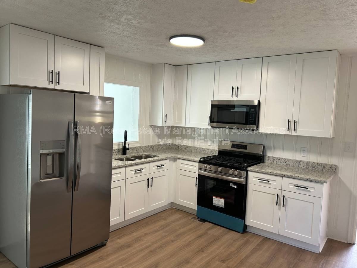 216 Hillandale Dr - Photo 2 of 10