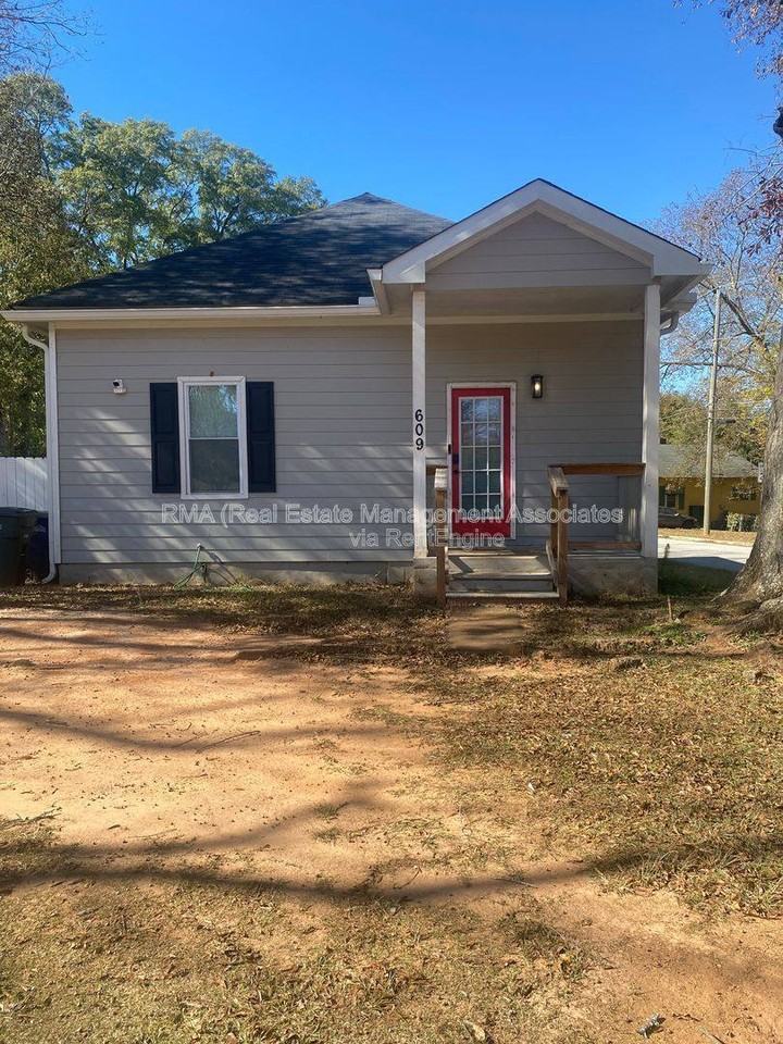 609 N Hill St - Photo 2 of 10