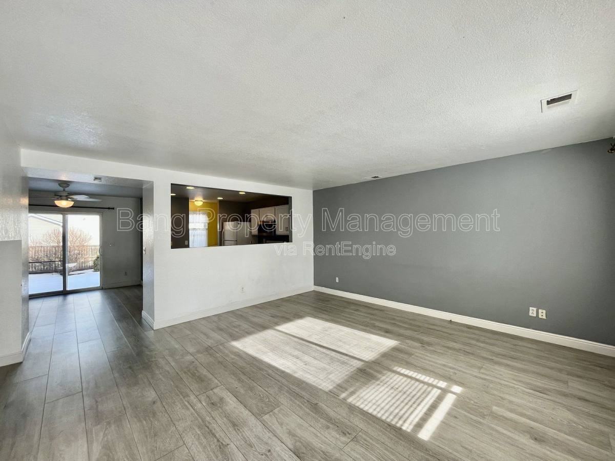 1217 Bluejay Ave - Photo 3 of 10