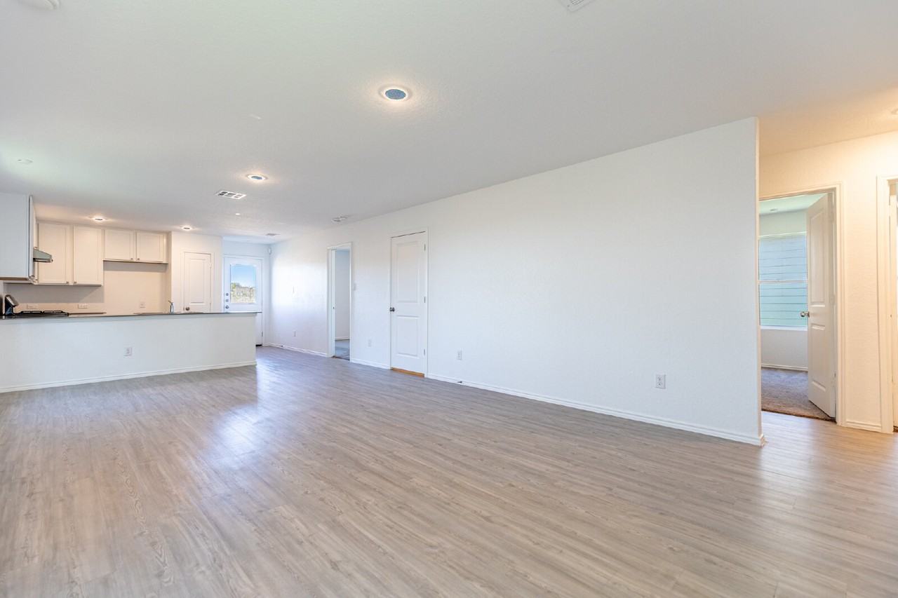 9143 Coronal Rings - Photo 4 of 30