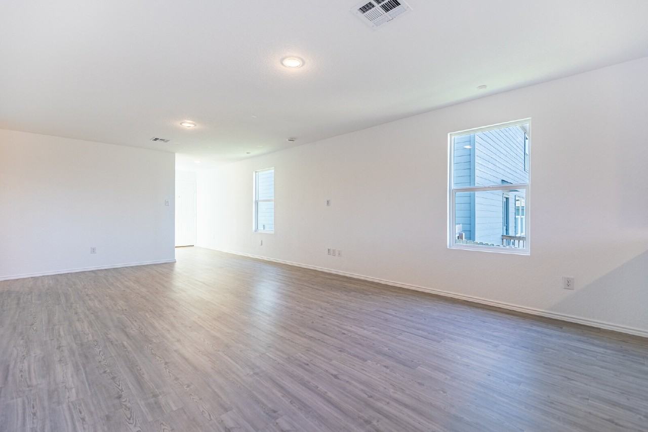 9143 Coronal Rings - Photo 6 of 30