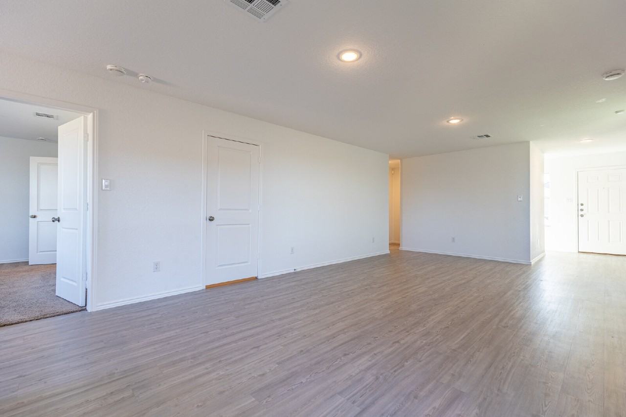 9143 Coronal Rings - Photo 7 of 30