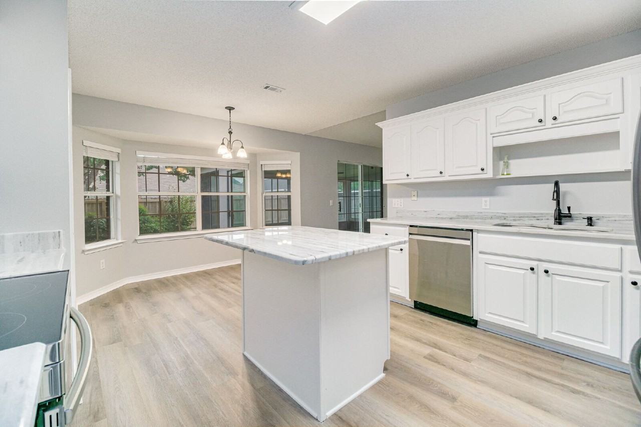 9144 Sebring Dr - Photo 4 of 49