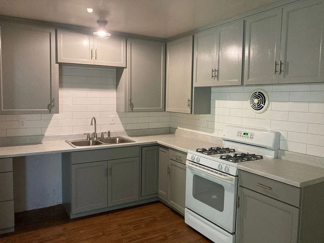 898 Yosemite Pkwy - Photo 4 of 6