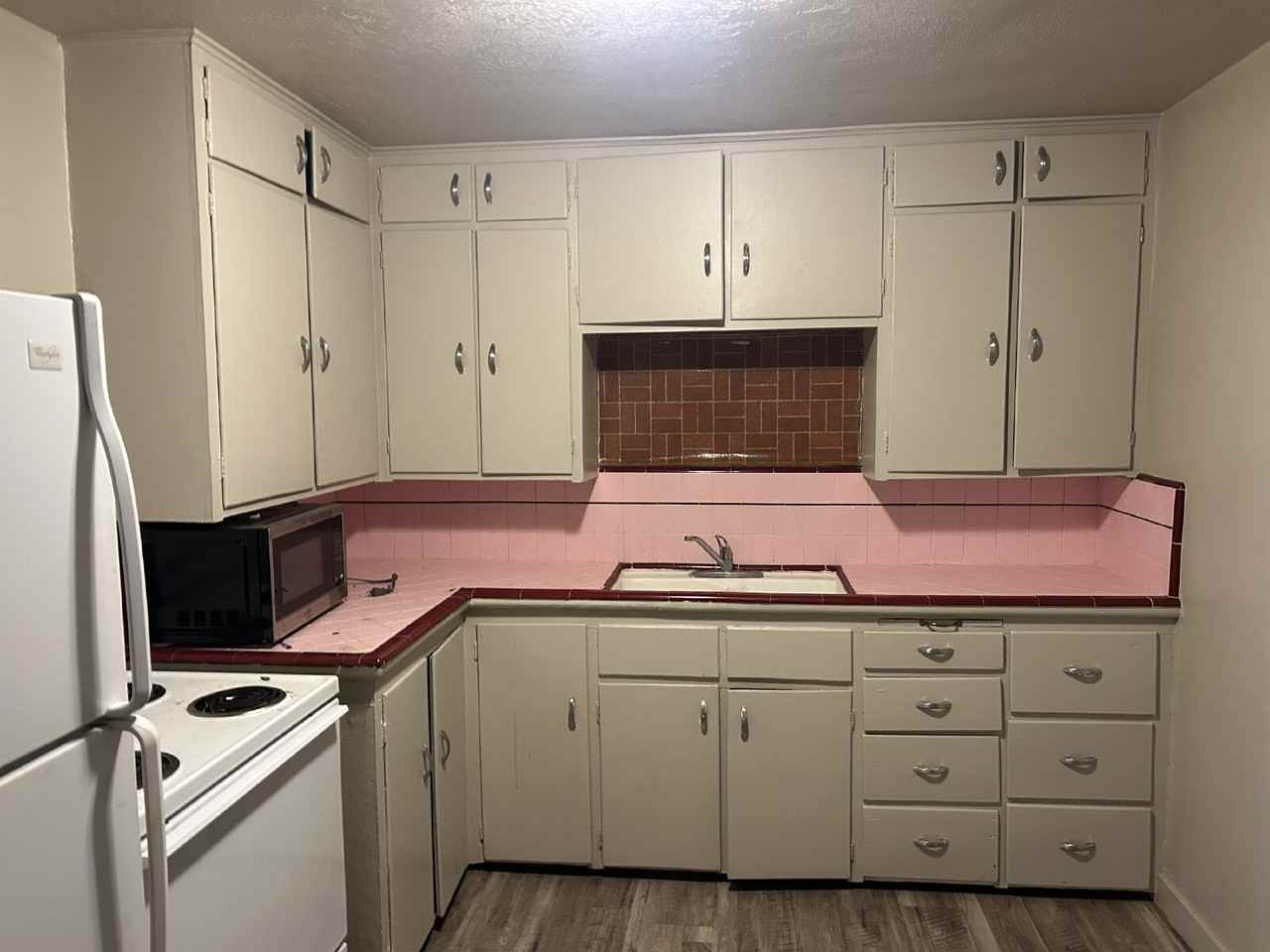 586 26th St - Photo 3 of 3