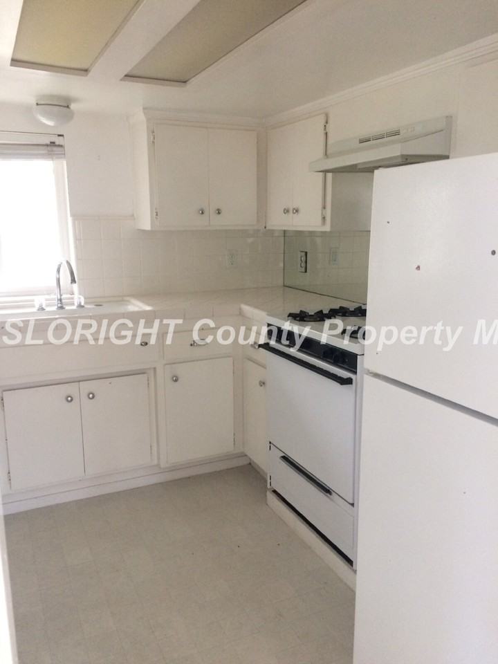 562 N 16th St - Photo 4 of 12