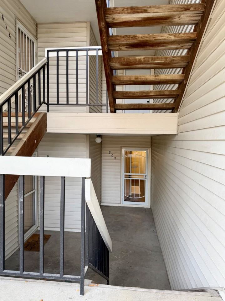 6705 S Field St - Photo 4 of 16