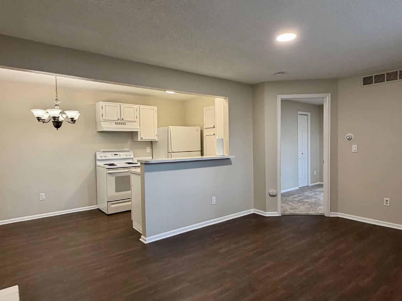 6705 S Field St - Photo 6 of 16