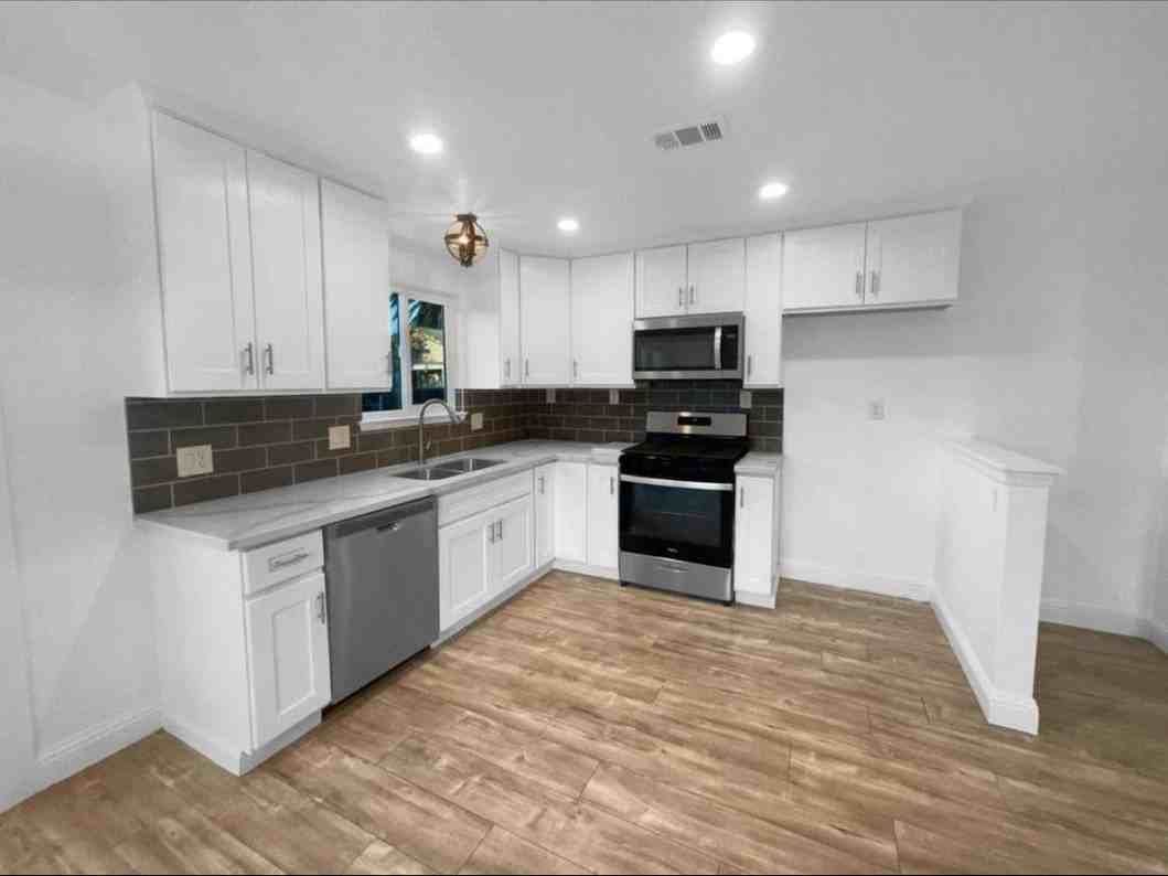 1108 Frienza Ave - Photo 7 of 12