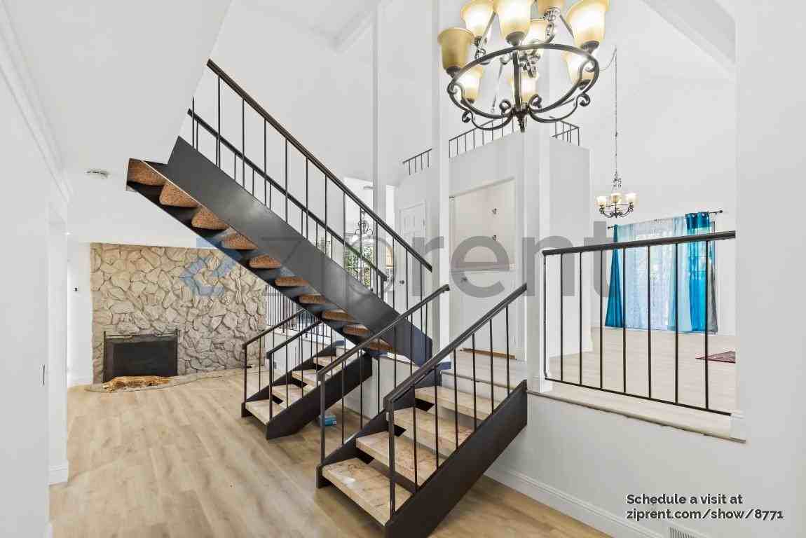 2025 Park Royal Dr - Photo 5 of 30