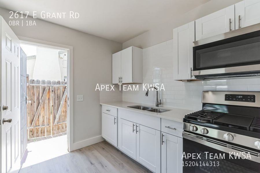 2617 E Grant Rd - Photo 3 of 32