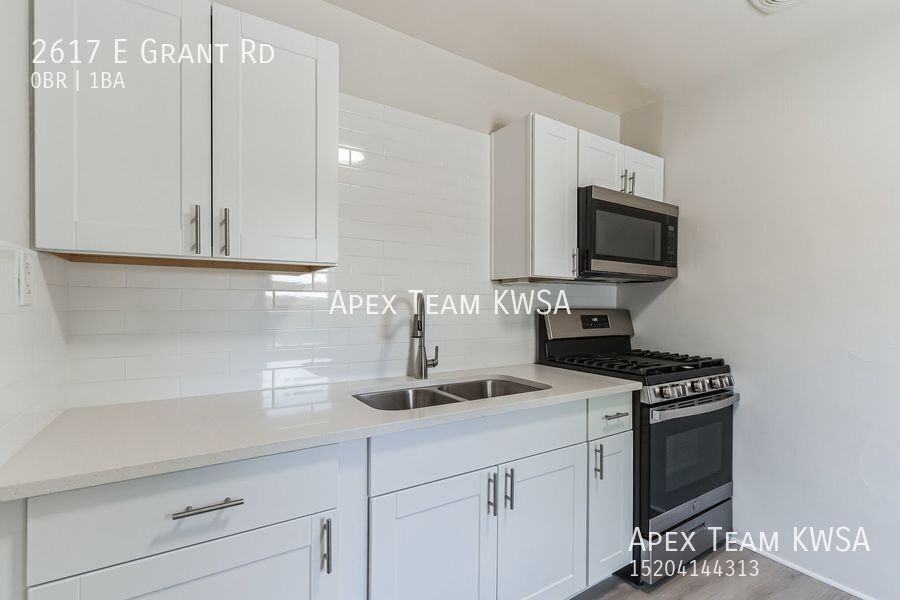 2617 E Grant Rd - Photo 4 of 32