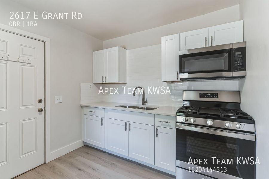 2617 E Grant Rd - Photo 5 of 32