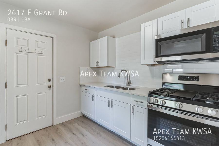 2617 E Grant Rd - Photo 6 of 32